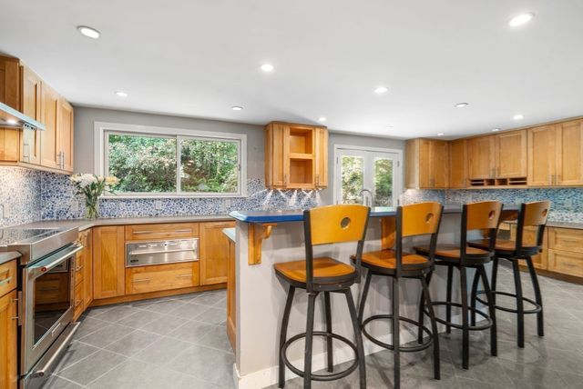 688 Annursnac Hill, Concord, MA 01742