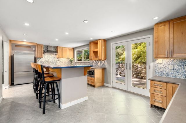 688 Annursnac Hill, Concord, MA 01742