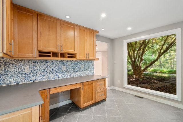 688 Annursnac Hill, Concord, MA 01742
