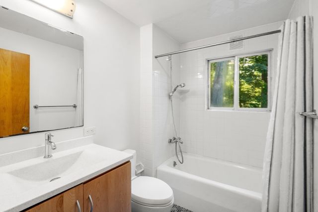 688 Annursnac Hill, Concord, MA 01742