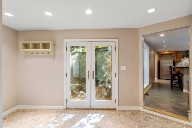 688 Annursnac Hill, Concord, MA 01742