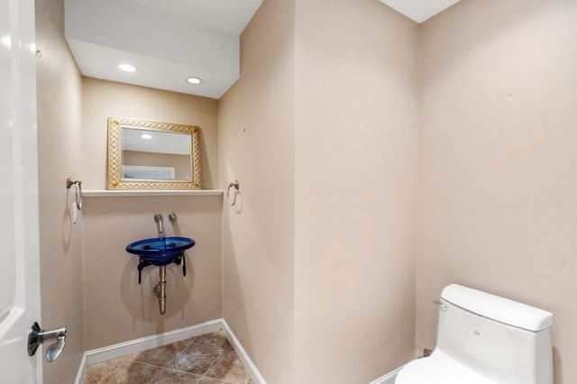 688 Annursnac Hill, Concord, MA 01742