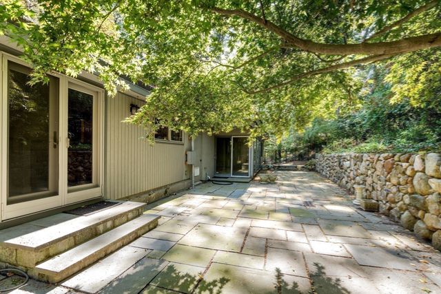 688 Annursnac Hill, Concord, MA 01742