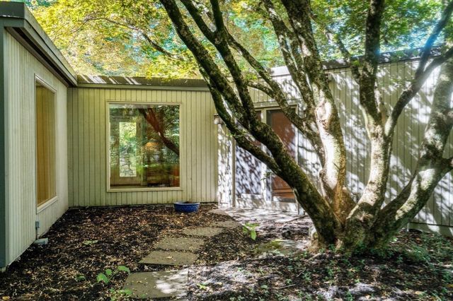 688 Annursnac Hill, Concord, MA 01742
