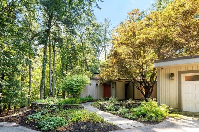 688 Annursnac Hill, Concord, MA 01742