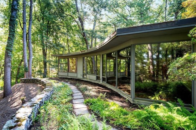 688 Annursnac Hill, Concord, MA 01742