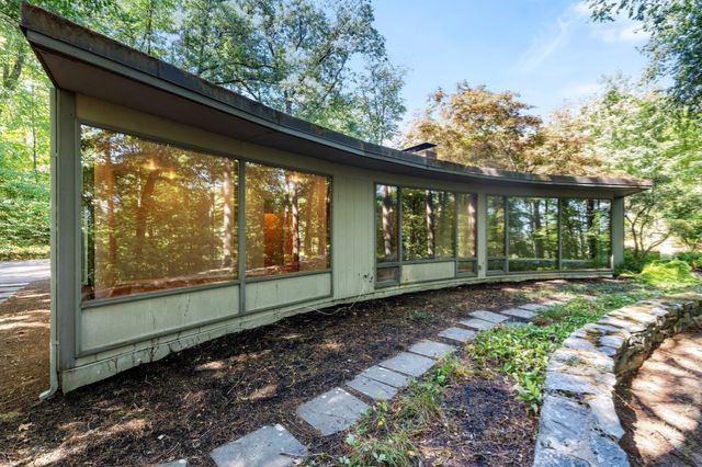 688 Annursnac Hill, Concord, MA 01742