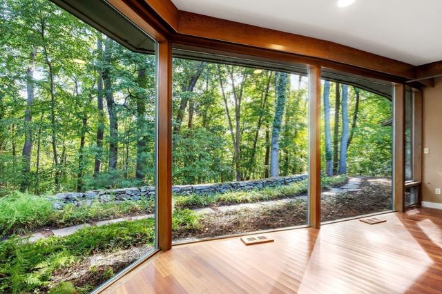 688 Annursnac Hill, Concord, MA 01742