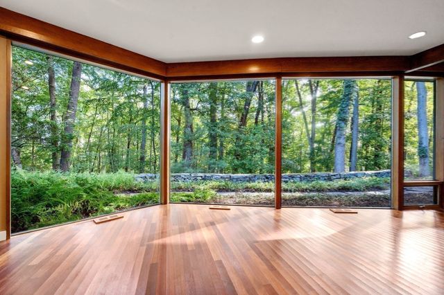 688 Annursnac Hill, Concord, MA 01742
