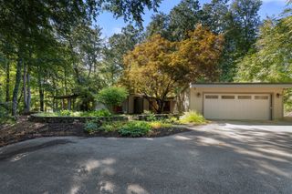 688 Annursnac Hill, Concord, MA 01742