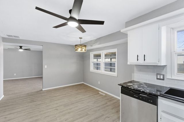 3301 South Avenue, Springfield, MO 65807