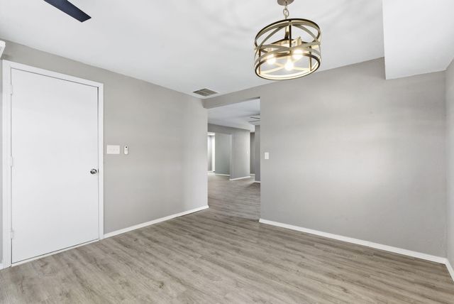 3301 South Avenue, Springfield, MO 65807