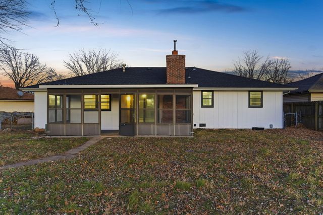 3301 South Avenue, Springfield, MO 65807