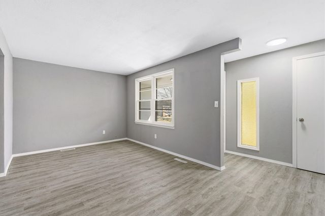 3301 South Avenue, Springfield, MO 65807