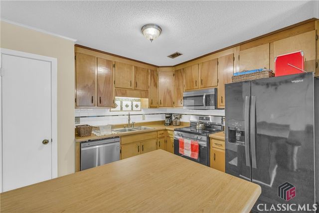 198 Bedford Drive, Hull, GA 30646