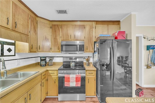 198 Bedford Drive, Hull, GA 30646