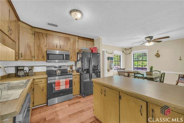 198 Bedford Drive, Hull, GA 30646