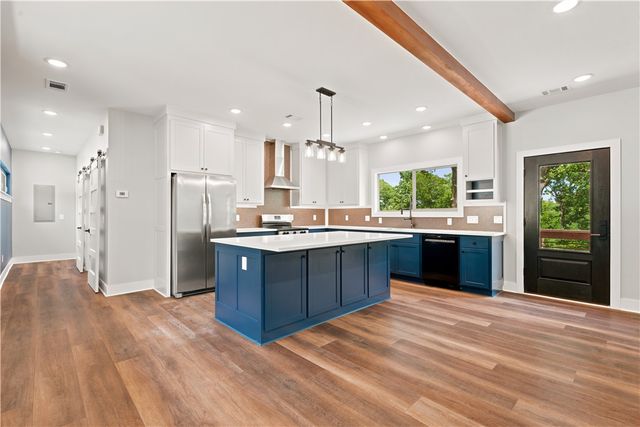23 Topcliffe Lane, Bella Vista, AR 72715