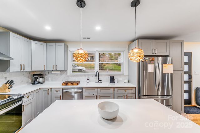 4910 Valley Stream Road, Charlotte, NC 28209