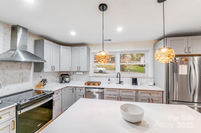 4910 Valley Stream Road, Charlotte, NC 28209