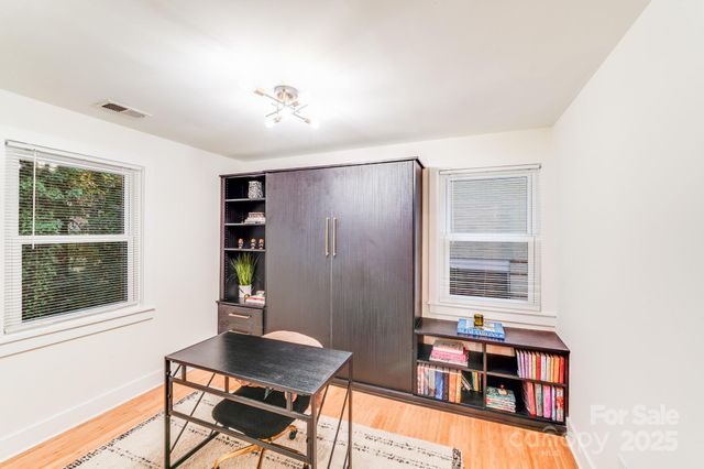 4910 Valley Stream Road, Charlotte, NC 28209