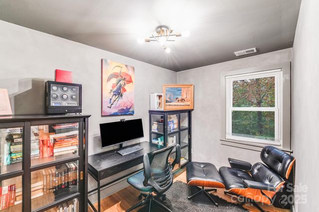 4910 Valley Stream Road, Charlotte, NC 28209