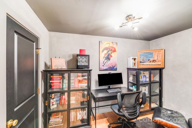 4910 Valley Stream Road, Charlotte, NC 28209