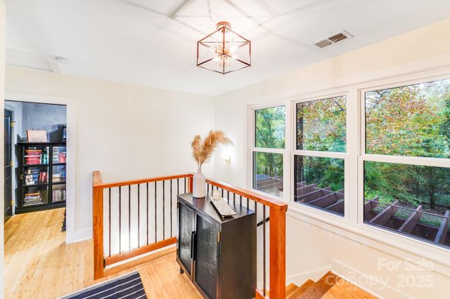 4910 Valley Stream Road, Charlotte, NC 28209