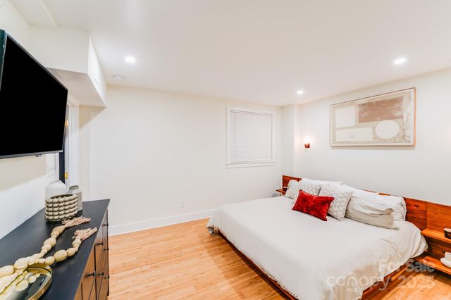 4910 Valley Stream Road, Charlotte, NC 28209