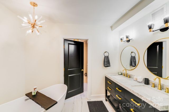 4910 Valley Stream Road, Charlotte, NC 28209