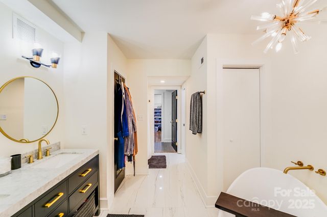 4910 Valley Stream Road, Charlotte, NC 28209