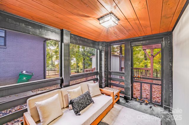 4910 Valley Stream Road, Charlotte, NC 28209