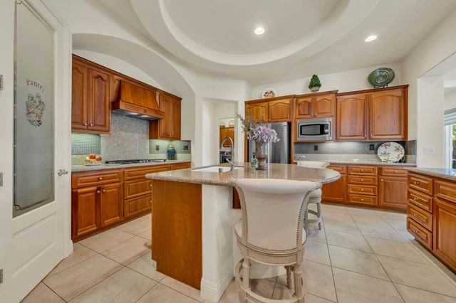 8610 San Lucas Cir, Roseville, CA 95747