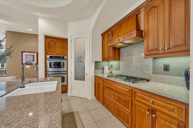 8610 San Lucas Cir, Roseville, CA 95747