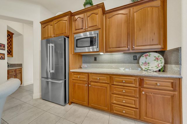 8610 San Lucas Cir, Roseville, CA 95747