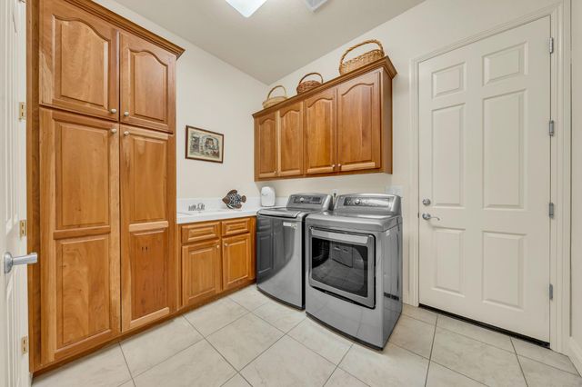 8610 San Lucas Cir, Roseville, CA 95747
