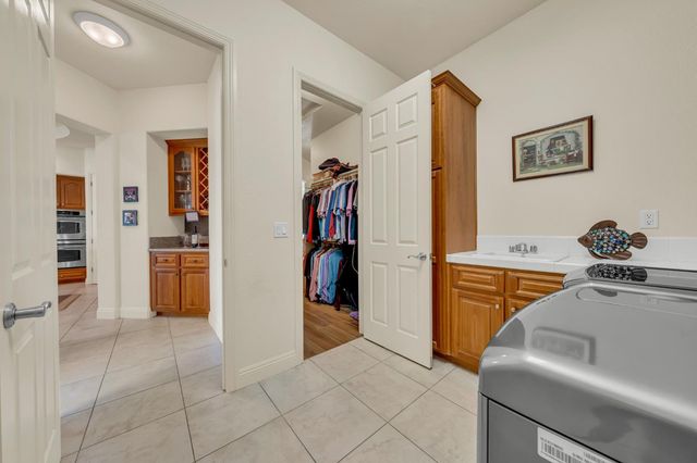 8610 San Lucas Cir, Roseville, CA 95747