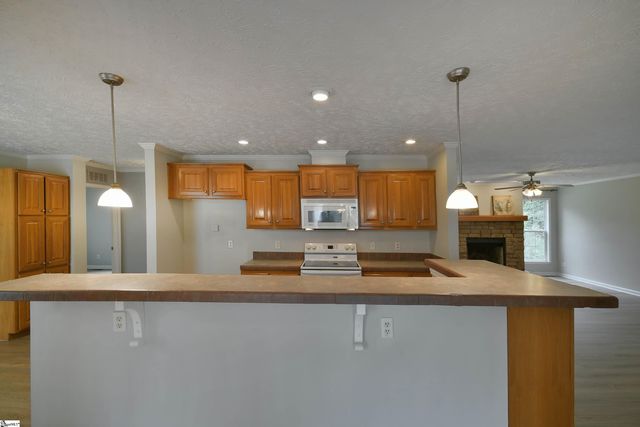 579 Daventon Road, Honea Path, SC 29654