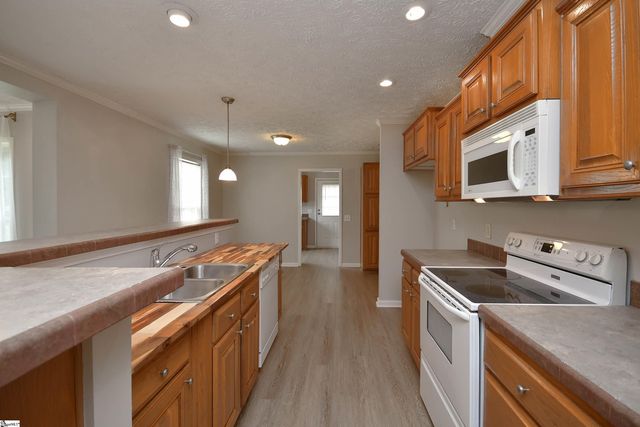 579 Daventon Road, Honea Path, SC 29654