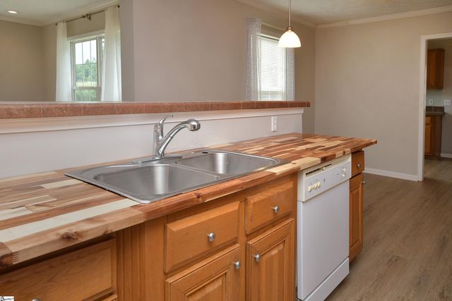 579 Daventon Road, Honea Path, SC 29654