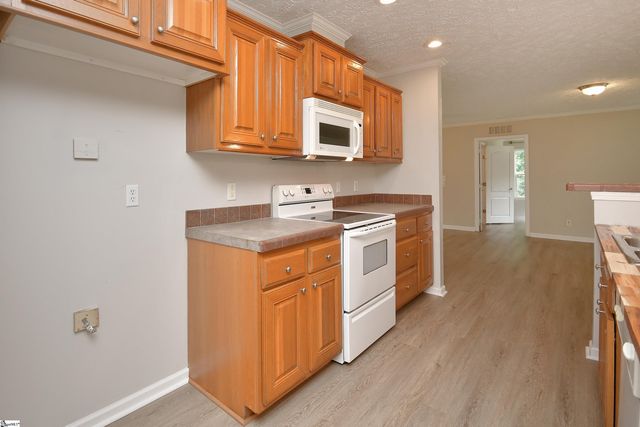 579 Daventon Road, Honea Path, SC 29654