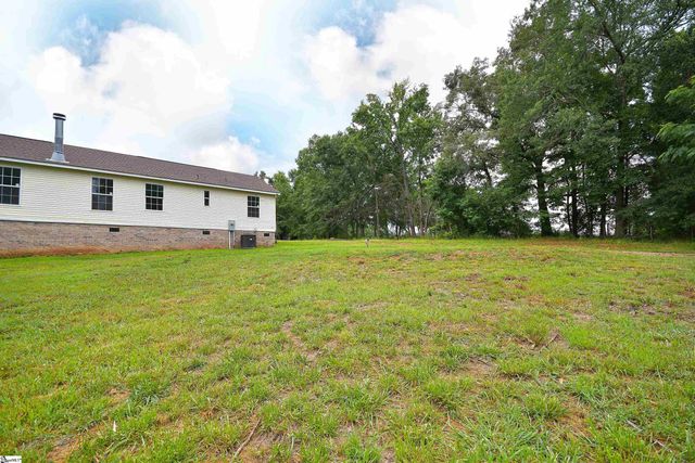 579 Daventon Road, Honea Path, SC 29654