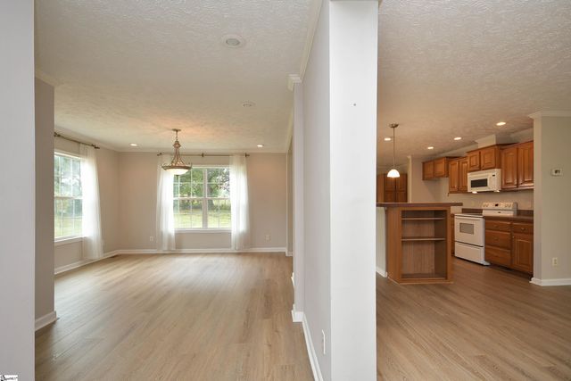 579 Daventon Road, Honea Path, SC 29654