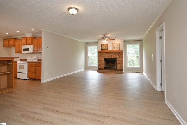 579 Daventon Road, Honea Path, SC 29654