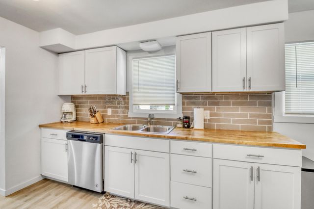 2402 Broadway N, Fargo, ND 58102