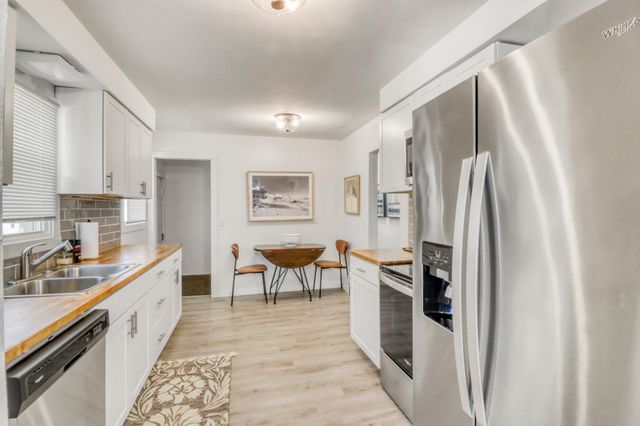 2402 Broadway N, Fargo, ND 58102