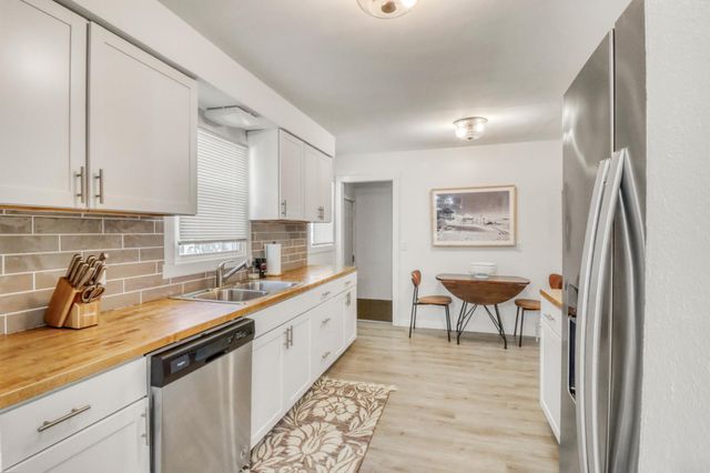 2402 Broadway N, Fargo, ND 58102