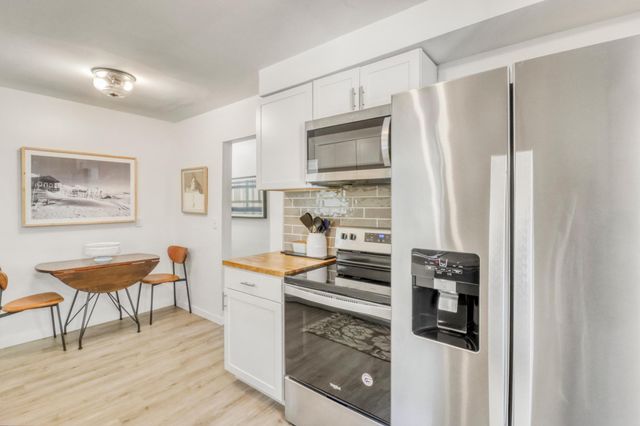 2402 Broadway N, Fargo, ND 58102