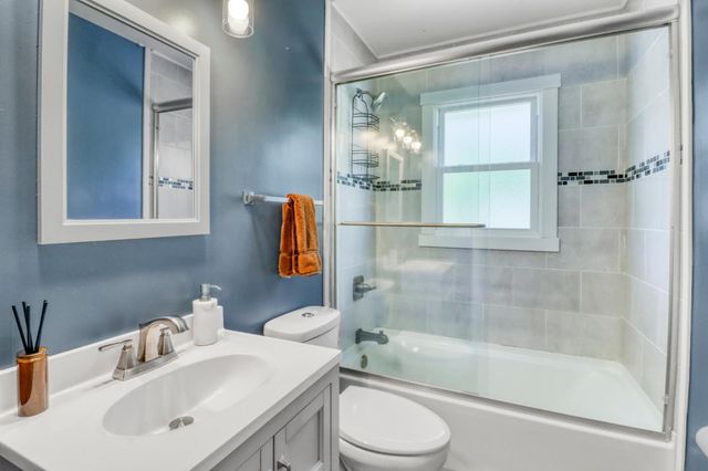 2402 Broadway N, Fargo, ND 58102