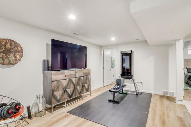 2402 Broadway N, Fargo, ND 58102